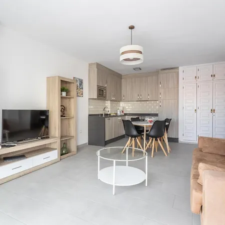 A410 Frontlilne Apartment Nerja