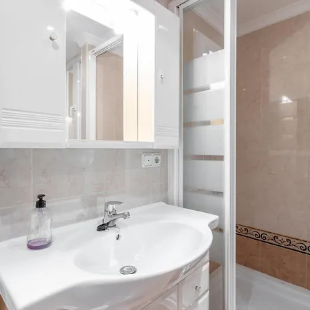 A410 Frontlilne Apartment Nerja