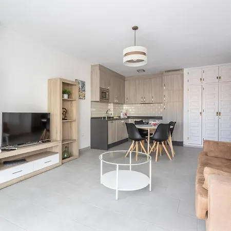 A410 Frontlilne Apartment Nerja