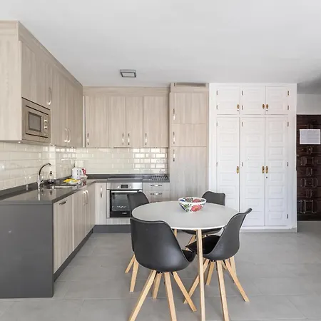 A410 Frontlilne Apartment Nerja